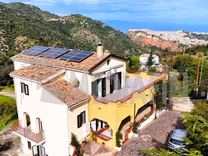 Casa con 6 locali in vendita in CONTRADA PIANO RUSSO, CoriglianoRossano