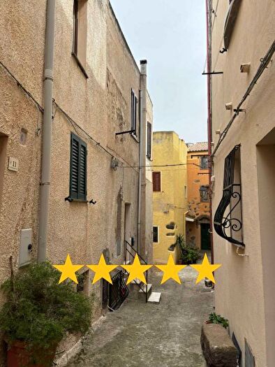 Appartamento trilocale in vendita in Vai Cavour, Centro, Castelsardo