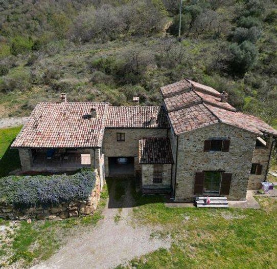 Casa con 6 locali in vendita in San Savino, Magione