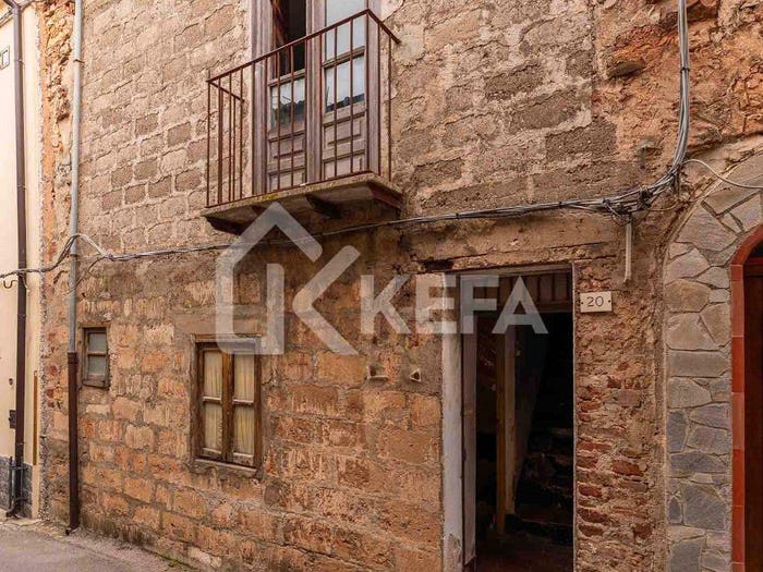 Casa con 5 locali in vendita in via Ospedale, Collesano