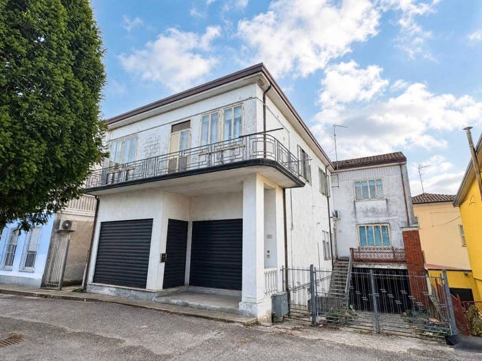 Appartamento con 6 locali in vendita in Via Magenta, Centro, Castelguglielmo