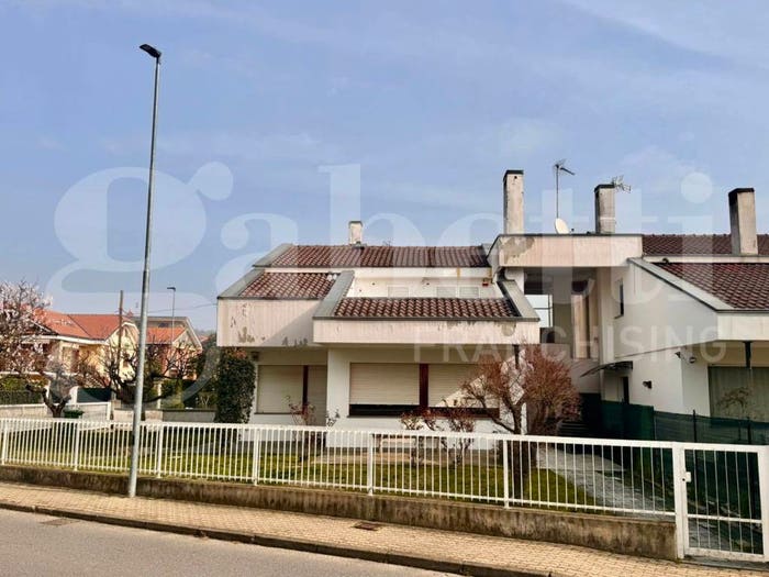 Casa con 6 locali in vendita in Viale dei Tigli, Bruino