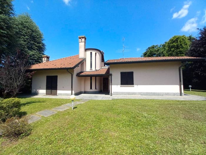 Casa con 5 locali in vendita in Via Trento, Centro, Inverigo