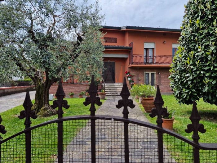 Casa con 6 locali in vendita in Via della Madonnina, Centro, Capannori