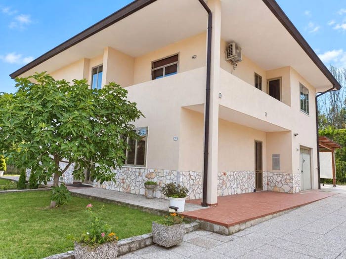 Casa con 6 locali in vendita in Via Adige, Centro, Montebello Vicentino