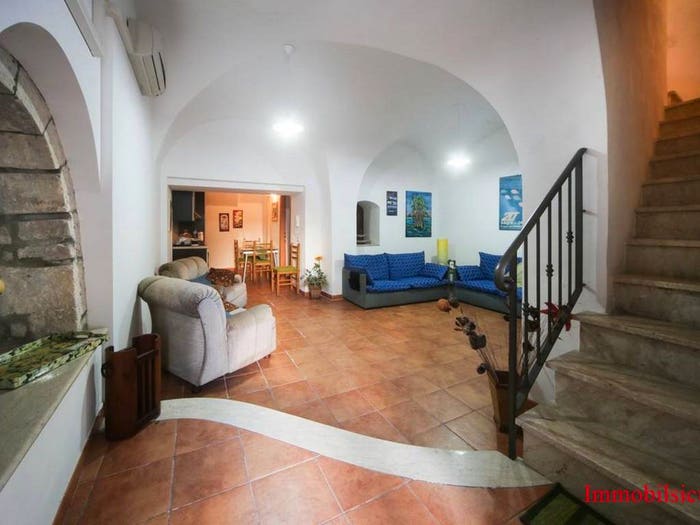 Casa quadrilocale in vendita in Via San Vincenzo, Modica Bassa, Modica