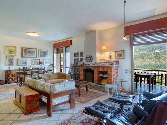 Casa con 6 locali in vendita in Via Farioli, Porto Ceresio