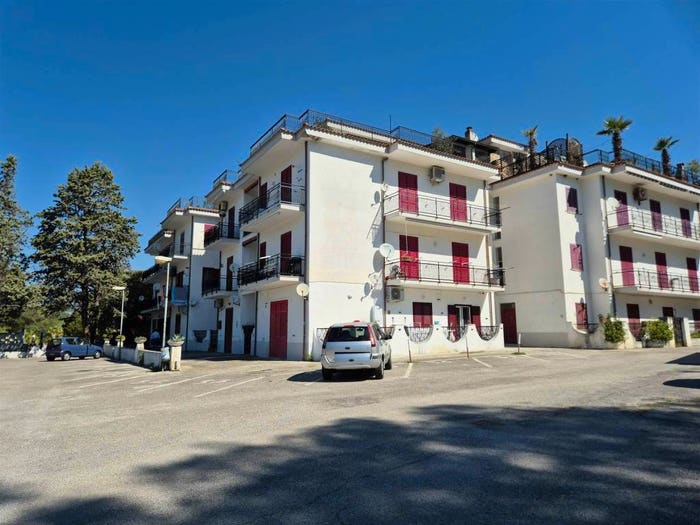 Appartamento trilocale in vendita in Via Acqua De Lauro, Centola