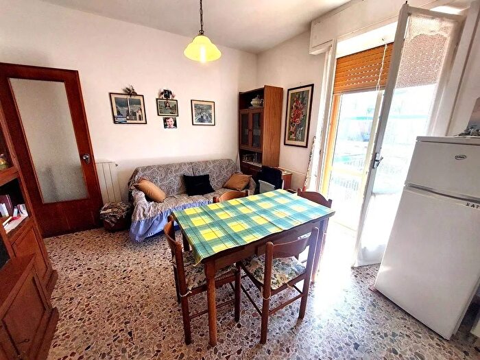 Appartamento bilocale in vendita in Via Ponti, Borghetto Santo Spirito