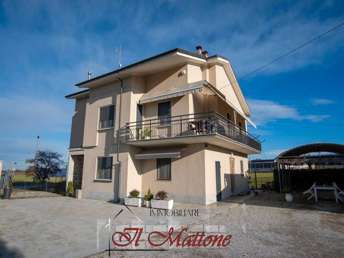 Casa con 6 locali in vendita in Via Monsola, Villafalletto