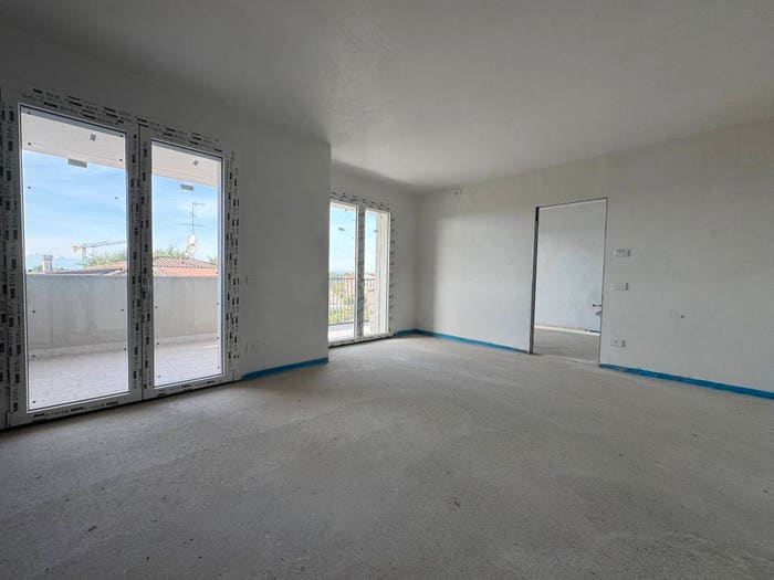 Appartamento quadrilocale in vendita in Via Novara, Abbiategrasso