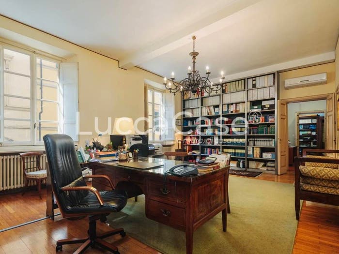 Appartamento con 6 locali in vendita in Pza Napoleone, Piazza Napoleone San Michele, Lucca