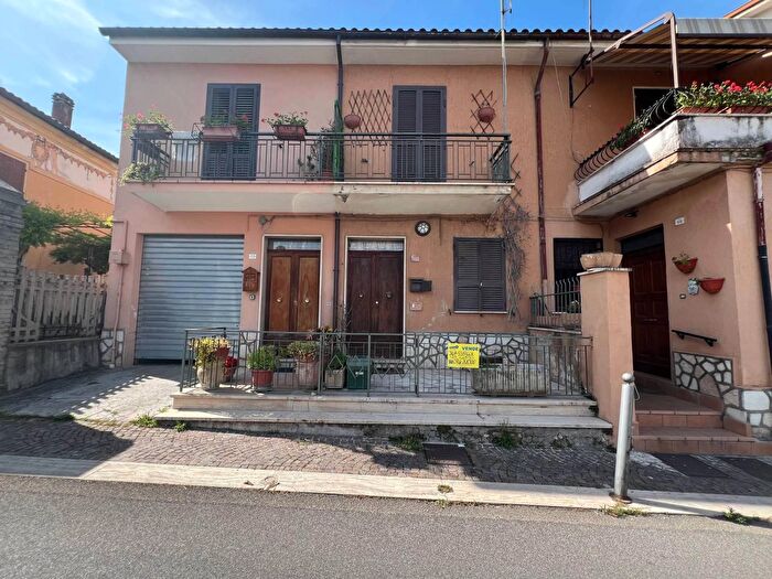 Casa con 6 locali in vendita in Via Dottore Virgilio Diociaiuti, Contigliano