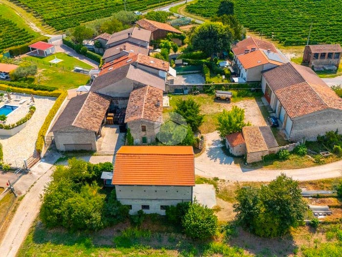 Casa con 6 locali in vendita in Via Montecurto di Sopra, Lavagno
