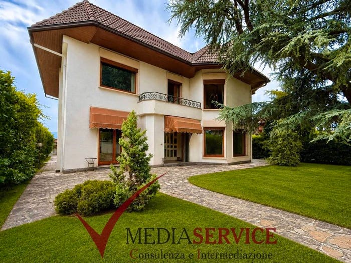 Casa con 6 locali in vendita in Via Martiri della Libertà, Centro, Cervasca