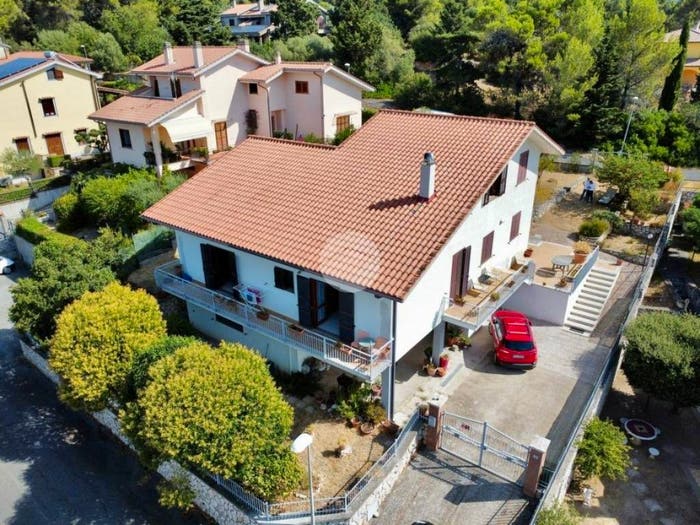 Casa quadrilocale in vendita in Via Paolo Bonomi, Centro, Calvi dell'Umbria