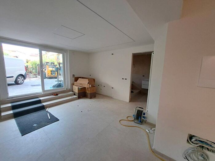 Appartamento con 5 locali in vendita in Via Luigi Settembrini, Pantano, Pesaro