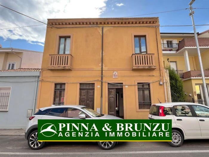 Casa con 6 locali in vendita in VIA SASSARI, Centro, Oristano