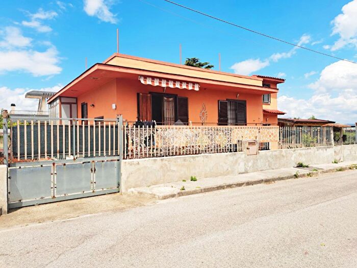 Casa trilocale in vendita in Via Eduardo Scarpetta, Pomigliano D'Arco