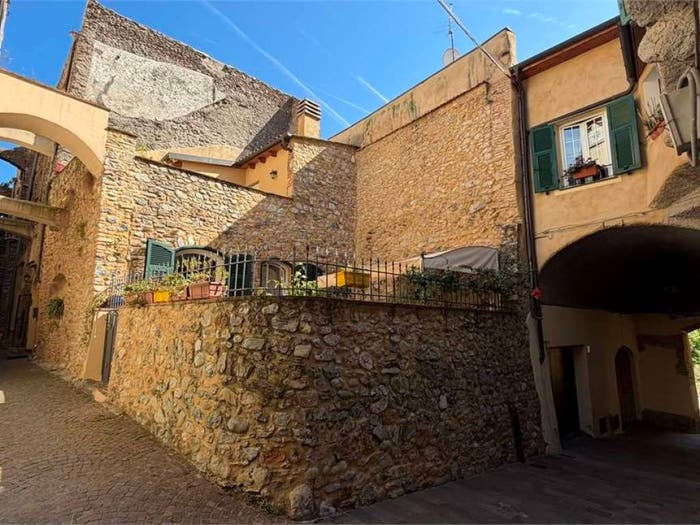 Appartamento quadrilocale in vendita in Vico dietro la chiesa, Cisano, Cisano sul Neva