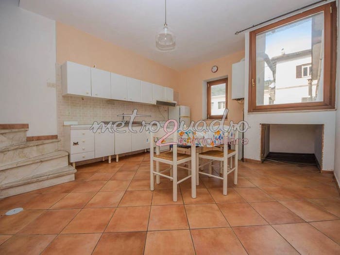 Appartamento trilocale in vendita in Corso Appio Claudio, Centro, Itri