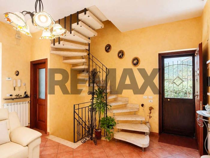 Casa con 6 locali in vendita in Via San Francesco D'assisi, Riposto