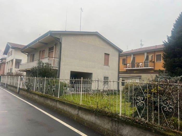 Casa quadrilocale in vendita in Via Teodoro Cavallotti No Number, Centro, Lacchiarella