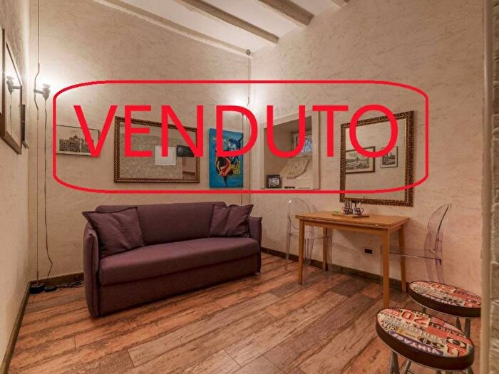 Appartamento bilocale in vendita in Via della Scala, Trastevere, Roma