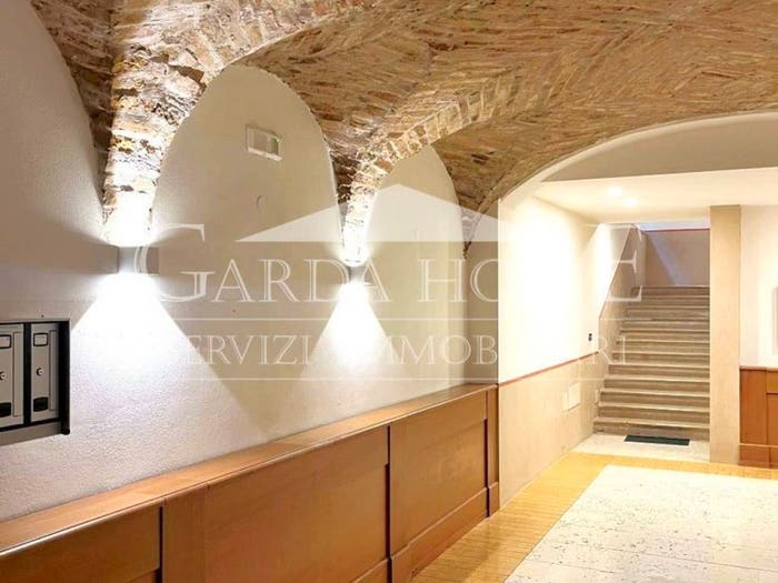 Appartamento trilocale in vendita in Piazza Cappelletti, Centro Storico, Desenzano del Garda