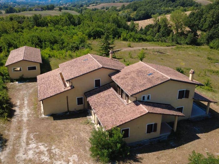 Casa con 6 locali in vendita in Via Carbonara Alta, Nocera Umbra