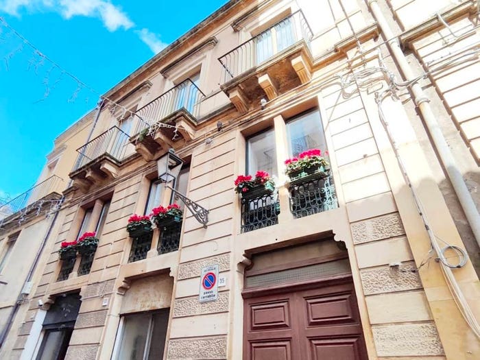 Appartamento con 6 locali in vendita in Via Monsignor Genuardi, Centro Storico, Acireale