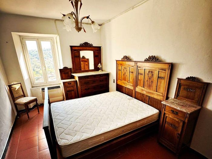 Appartamento trilocale in vendita in Via Artallo, Porto Maurizio, Imperia