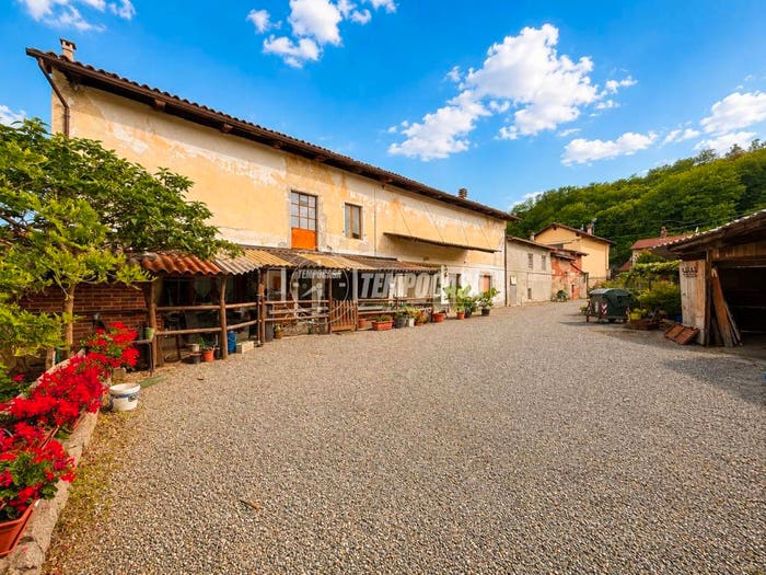 Casa con 6 locali in vendita in Via Cigliano, Maglione