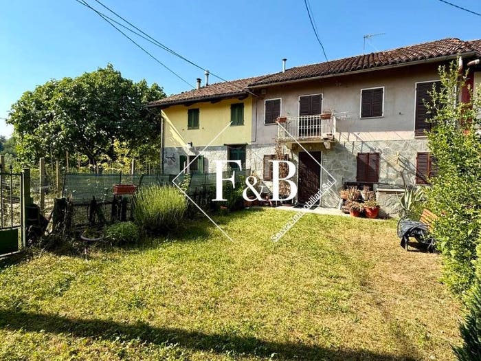 Casa con 6 locali in vendita in Via Roeto, Roeto, Mombercelli