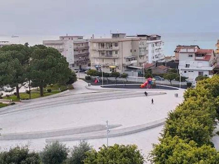 Appartamento trilocale in vendita in Via Orlando Vittorio Emanuele No Number, Venetico Marina, Venetico