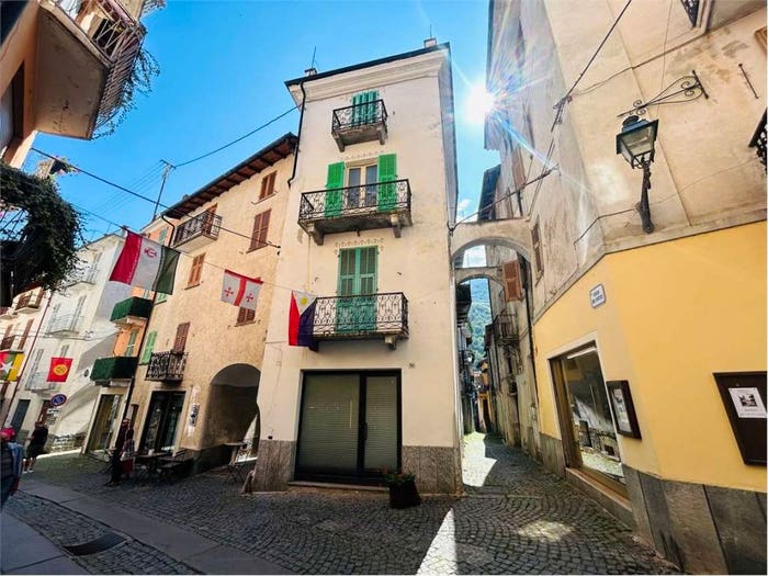 Casa con 6 locali in vendita in Via Palestro, Ormea
