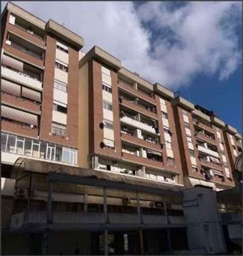 Appartamento con 6 locali in vendita in LARGO PERI, Q, Latina