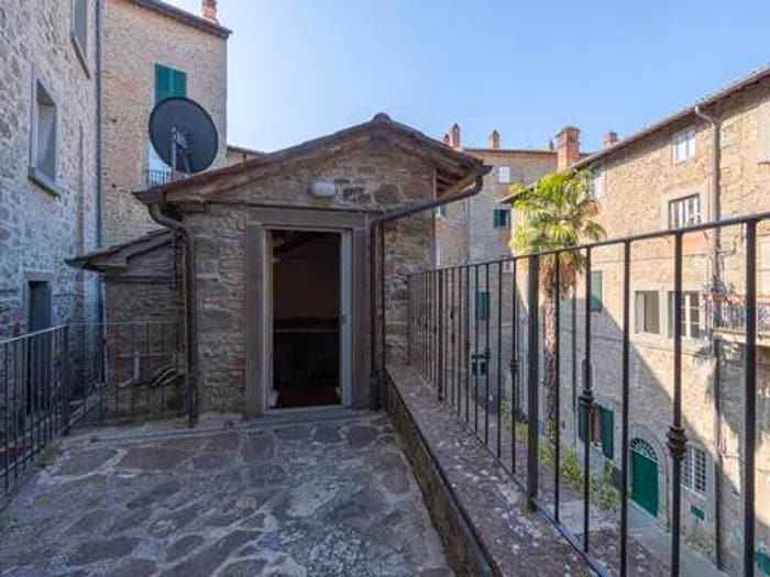 Appartamento con 5 locali in vendita in Via Santucci No Number, Centro, Cortona