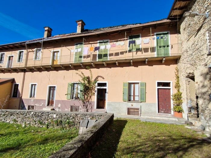 Casa bilocale in vendita in Via San Giulio, Loreglia