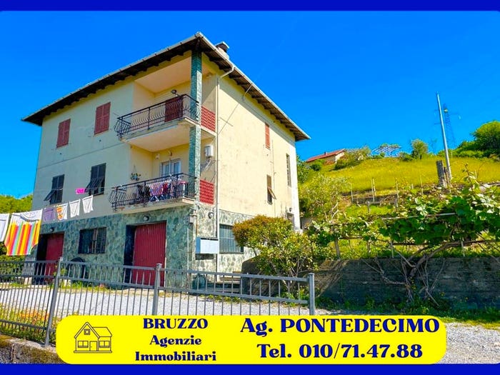 Appartamento quadrilocale in vendita in Via Tirassi, Campomorone