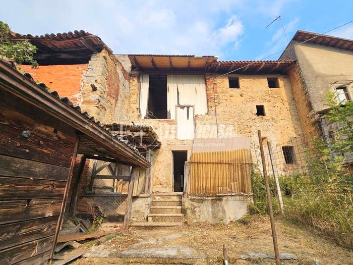 Casa con 5 locali in vendita in Via Bosco, Casapinta