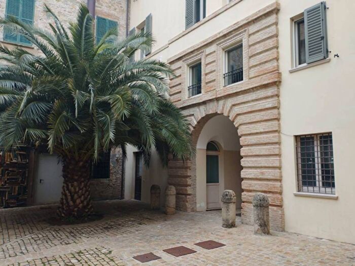 Appartamento bilocale in vendita in Via Vincenzo Toschi Mosca, Centro Storico, Pesaro