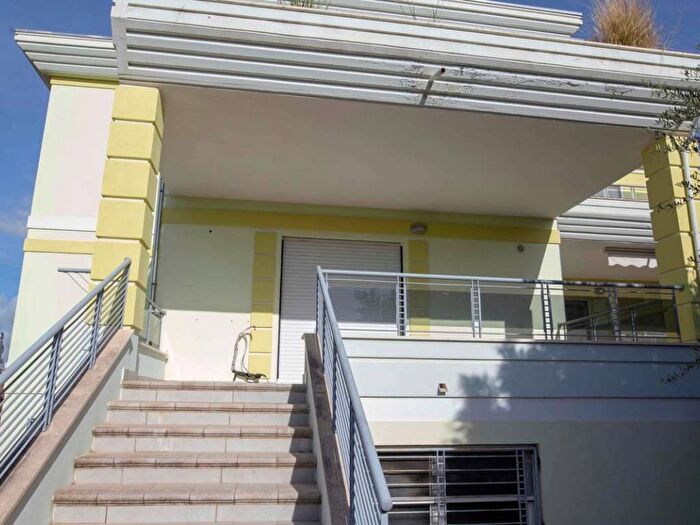 Casa con 6 locali in vendita in Via Padre Pio da Pietralcina, Catanzaro Lido, Catanzaro