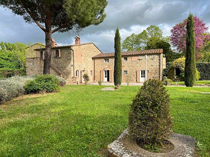 Casa con 10 locali in vendita in Case Sparse Cortona, Cortona