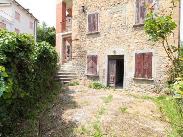 Appartamento quadrilocale in vendita in Via Riana, Carpineti