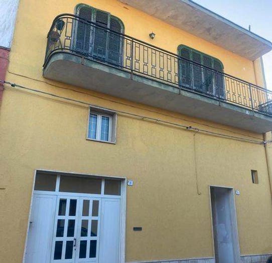 Casa con 5 locali in vendita in Via Silvio Pellico, Centro, Guagnano
