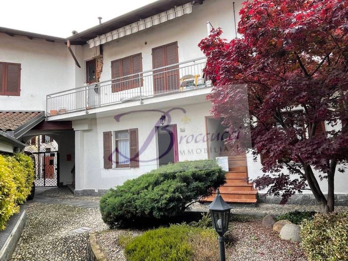 Appartamento trilocale in vendita in Via Vallazza, Centro, Bisuschio