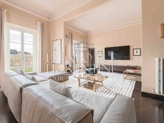 Appartamento con 6 locali in vendita in Lungarno Amerigo Vespucci, Borgo Ognissanti Il Prato, Firenze