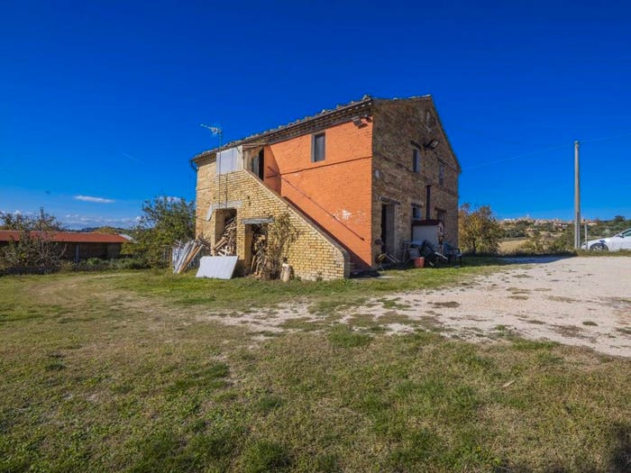 Casa quadrilocale in vendita in Contrada Massaccio, Corridonia