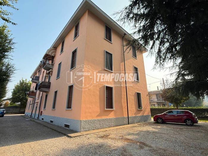 Appartamento trilocale in vendita in Via Alberto da Giussano, Villa Cortese
